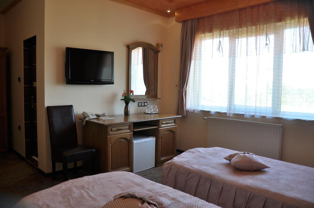 Pensiunea Milexim Cîmpia Turzii Habitación foto